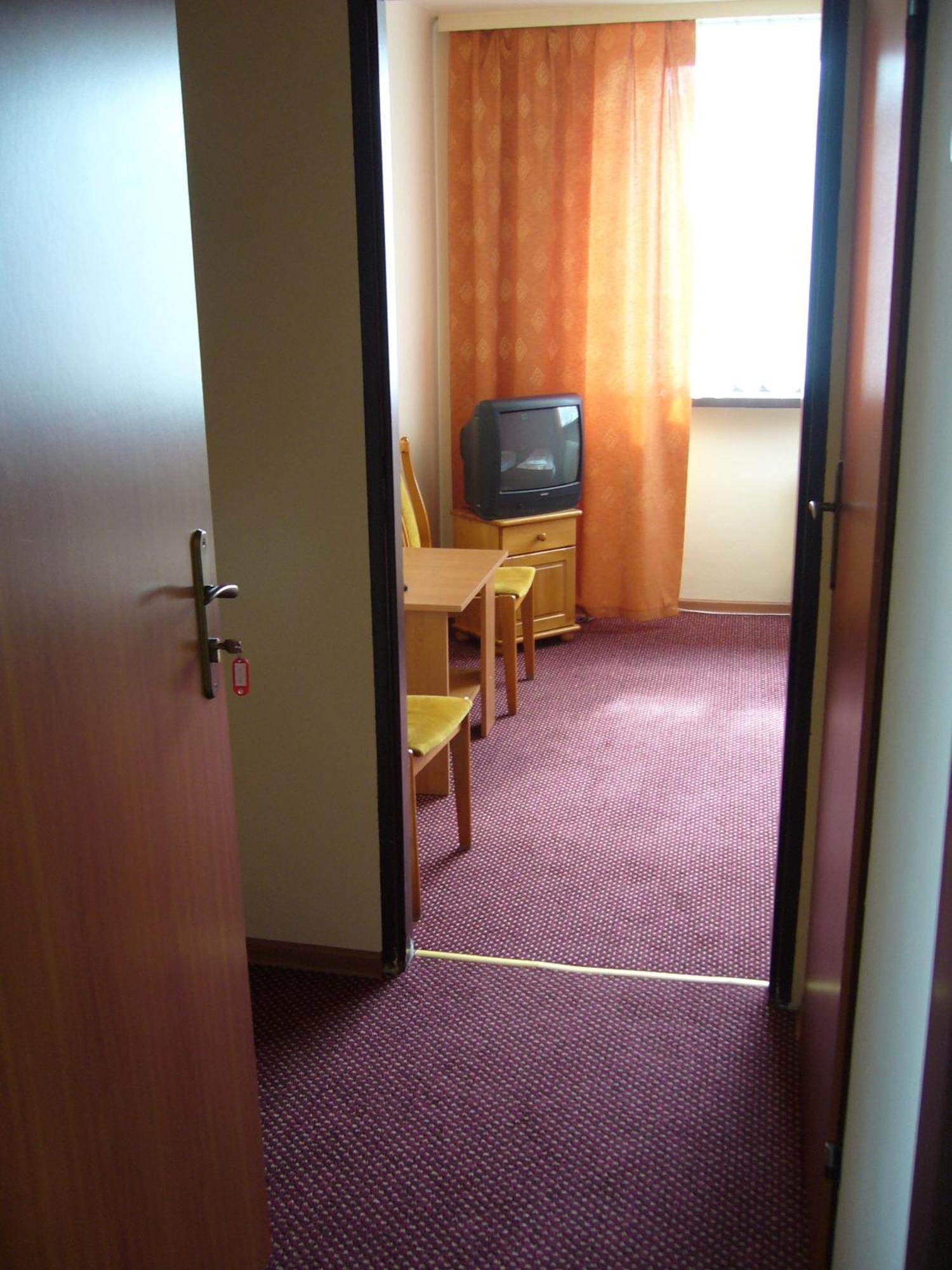 Karet Obiekt Hotelowy Skoczów Exterior foto